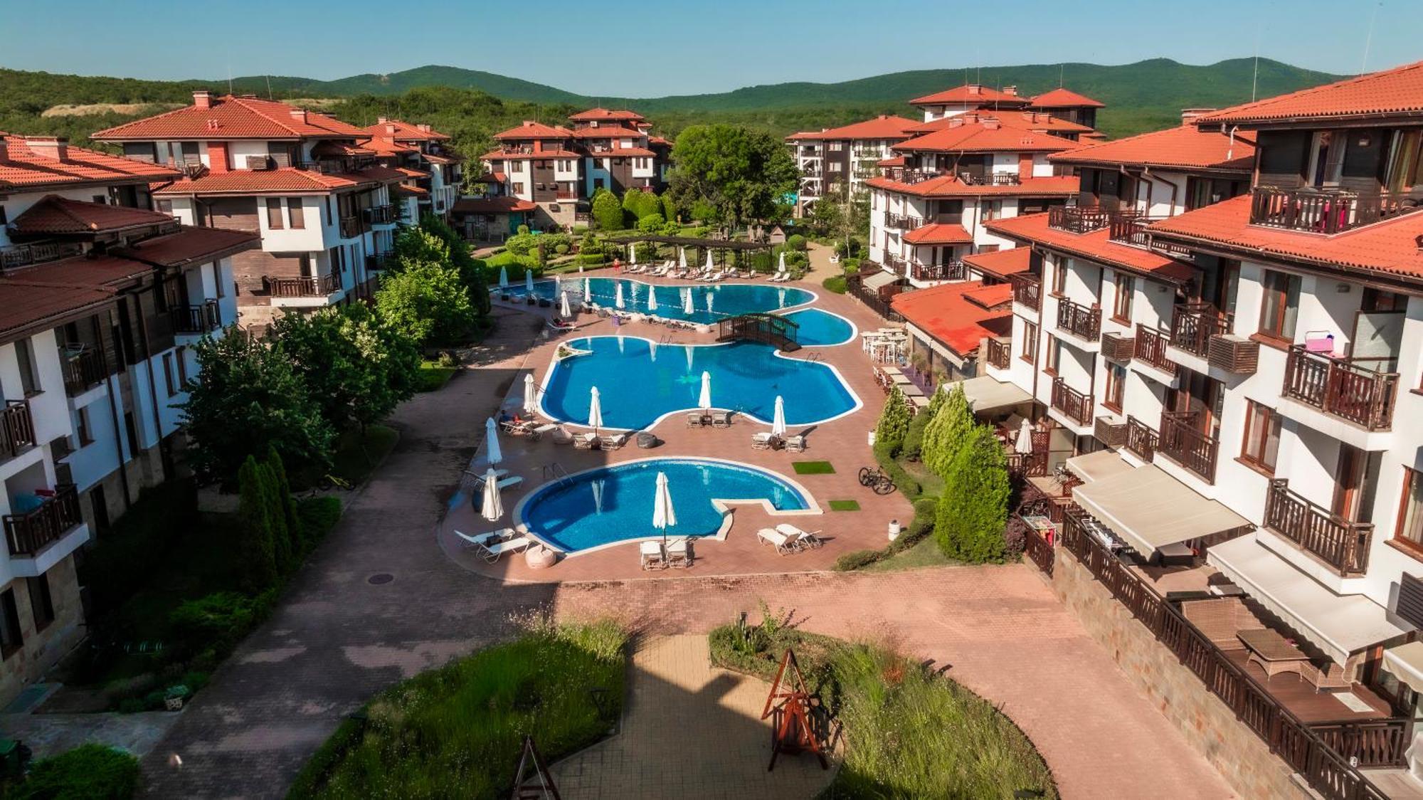 Saint Thomas Holiday Village โซโซโปล ภายนอก รูปภาพ