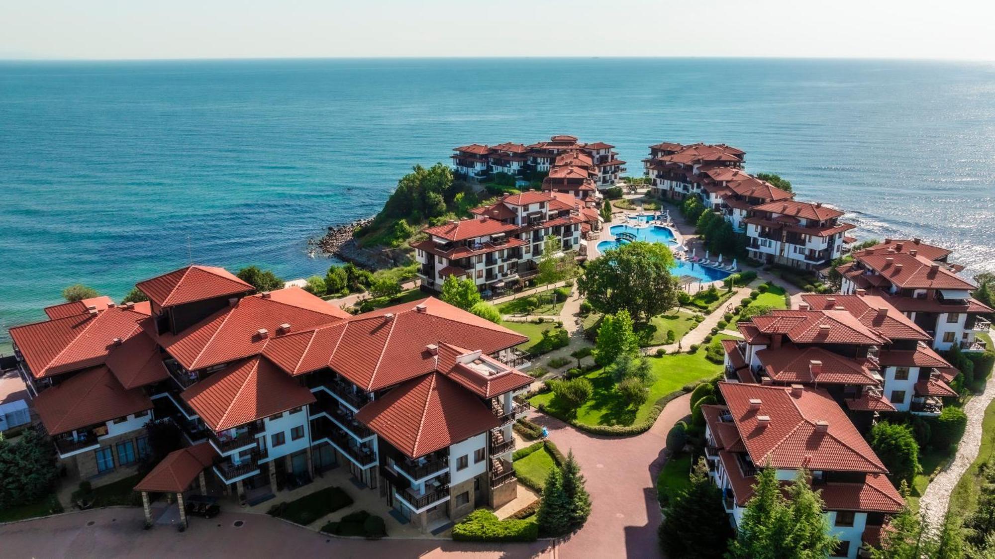 Saint Thomas Holiday Village โซโซโปล ภายนอก รูปภาพ